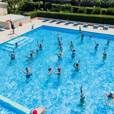 Hotel Villaggio Torre Ruffa 4*