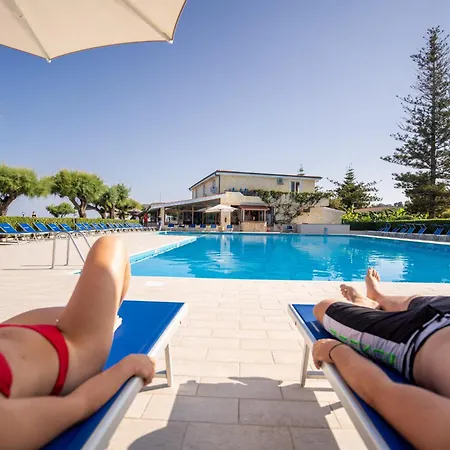 Villaggio Torre Ruffa קאפו ואטיצ'אנו